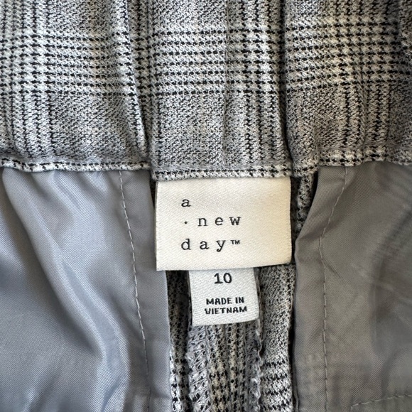 A New Day black and white plaid trousers. Women’s size 10. Perfect Fall pants! - Picture 4 of 9